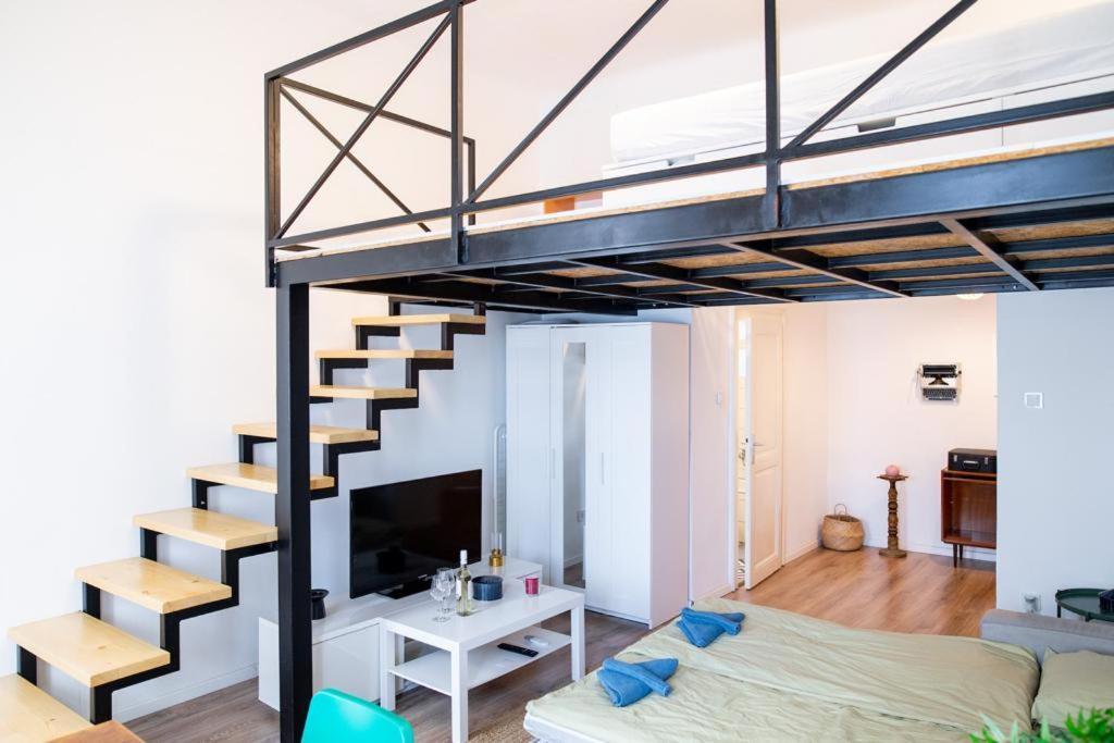 Studio Apartment Next To Famous Party House A38 Budapest Exterior photo
